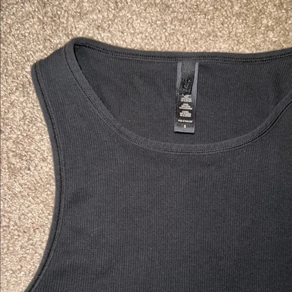 SKIMS cotton rib super crop tank top (small) and boxer (medium) - Picture 3 of 8